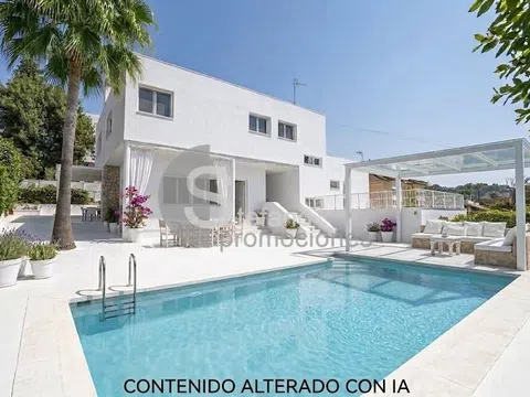 Detached house in Calle San Vicente de Paul, Limonar, Málaga