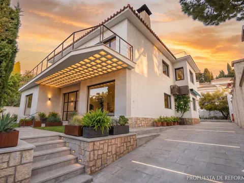 Detached house in Calle Gabriel y Galán, Pedregalejo - Morlaco, Málaga