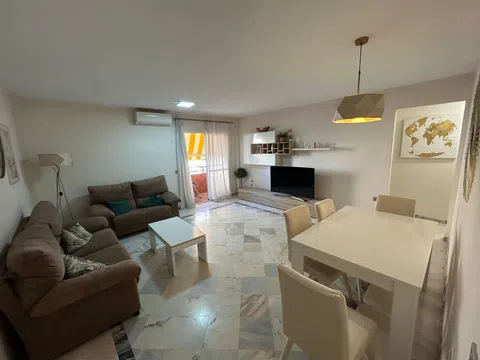 Flat / apartment in Calle Quasimodo, Cortijo Alto, Málaga