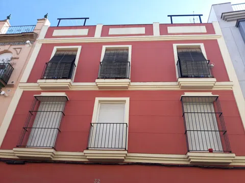 Flat / apartment in Calle JoaquãN Costa, Alameda, Sevilla