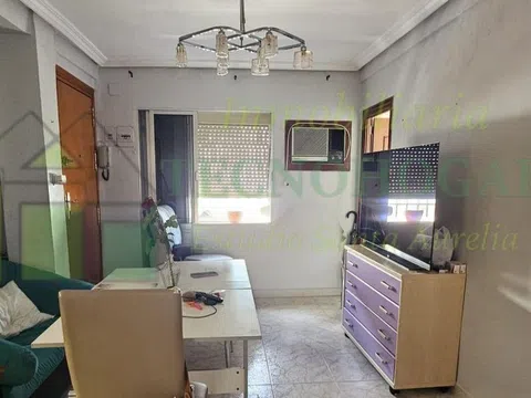 Flat / apartment in Calle Tordo, Los Pajaritos, Sevilla
