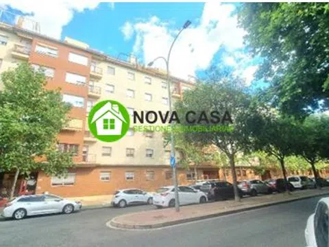 Flat / apartment in Calle Baena, Palmete-Padre Pío-Hacienda San Antonio, Sevilla