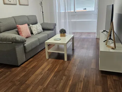 Flat / apartment in Calle Doctor Antonio Herrera Carmona, Doctor Fedriani, Sevilla