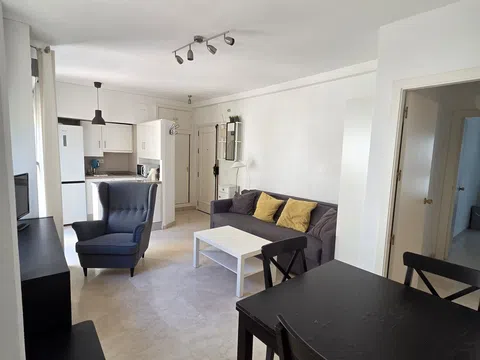 Flat / apartment in Calle Luis de Morales, Nervión, Sevilla