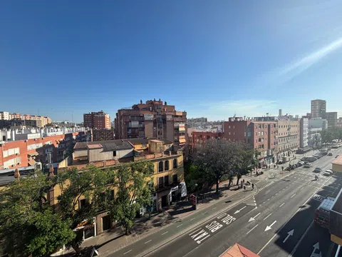 Flat / apartment in Calle Luis Montoto, Buhaira - Huerta del Rey, Sevilla