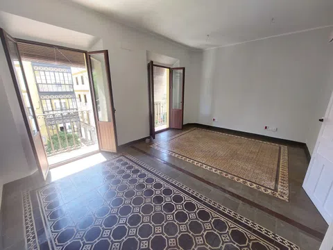 Flat / apartment in Calle San Jacinto, Calle Betis - Pagés del Corro, Sevilla