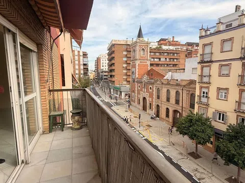 Flat / apartment in Calle Pagés del Corro, Calle Betis - Pagés del Corro, Sevilla