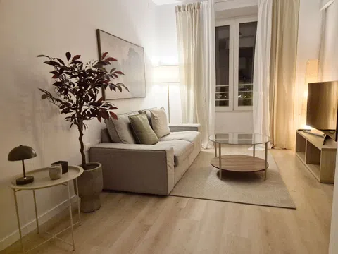 Flat / apartment in Plaza del Altozano, Calle Betis - Pagés del Corro, Sevilla