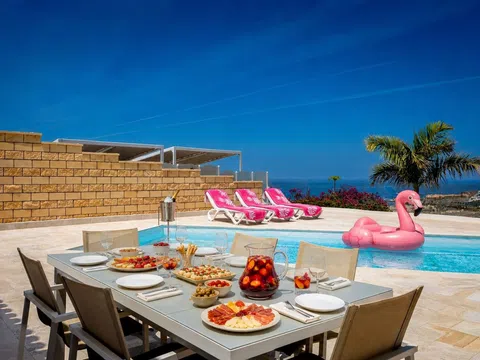 Detached house in Roque Nublo, Playa del Duque, Adeje