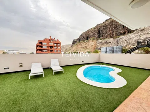 Terraced house in Avenida el Palm-Mar, Palm Mar, Arona