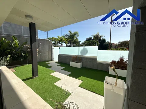 Semi-detached house in Calle las Vichas, Candelaria, Candelaria