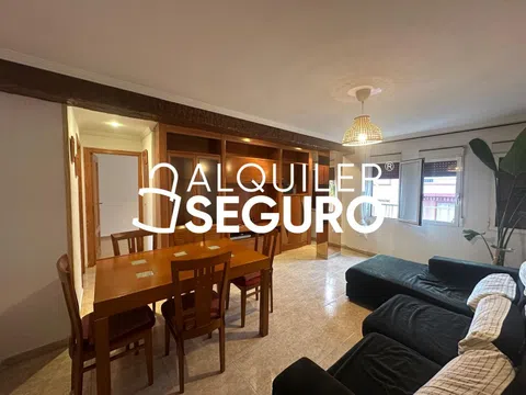 Flat / apartment in Calle de les Illes Canàries, La Creu del Grau, València