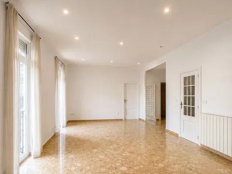 Flat / apartment in Avenida del Regne de València, Russafa, València