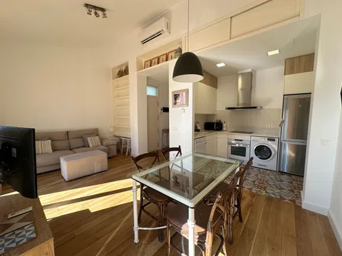 Flat / apartment in Calle del Pintor Salvador Abril, Russafa, València