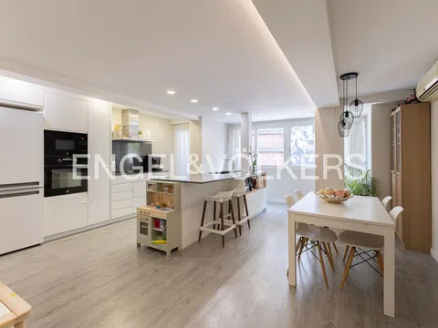 Flat / apartment in Calle del Doctor Joan Reglà, Mestalla, València