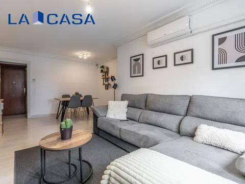 Flat / apartment in Calle de Polo y Peyrolón, Mestalla, València