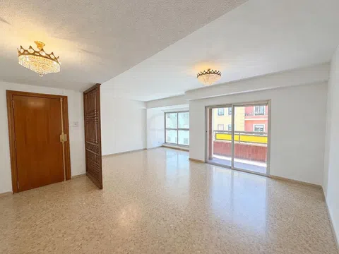 Flat / apartment in Calle del Doctor Sanchis Sivera, Arrancapins, València