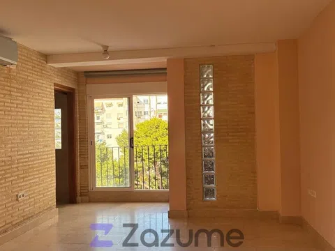 Flat / apartment in Calle d'Alzira, Arrancapins, València