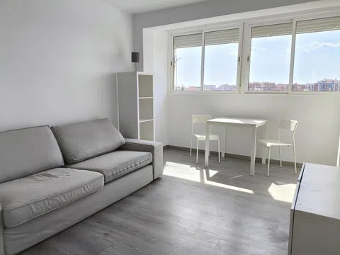 Flat / apartment in Avenida de les Tres Creus, Tres Forques, València