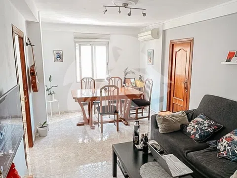 Flat / apartment in Calle de l'Acadèmic Castañeda, Marxalenes, València